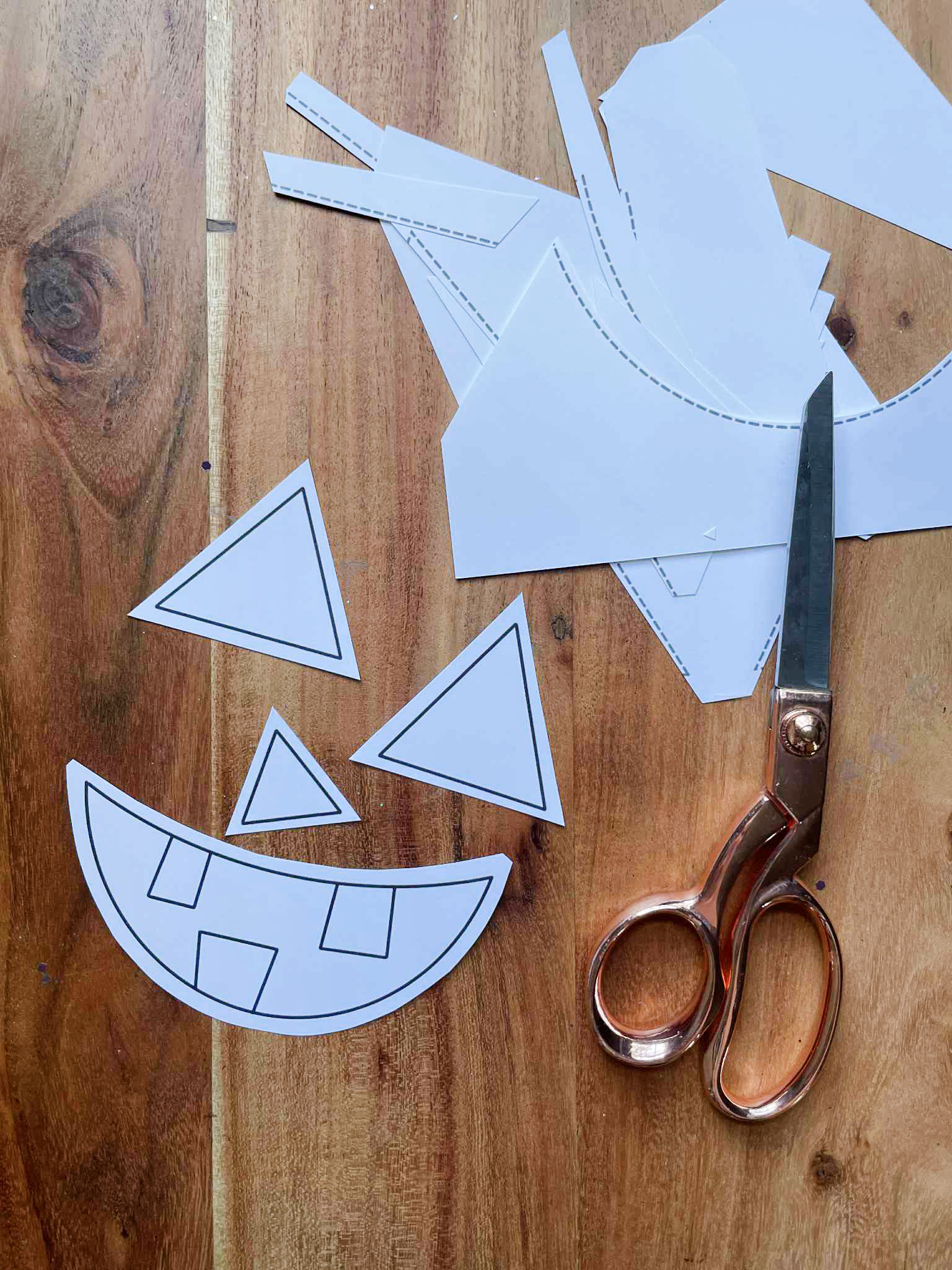 Pumpkin Craft for Preschool (with free cutouts!) ⋆ The Hollydog