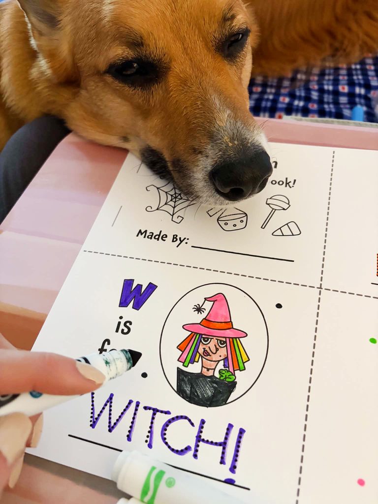Free Printable Halloween Mini Books for Preschool!